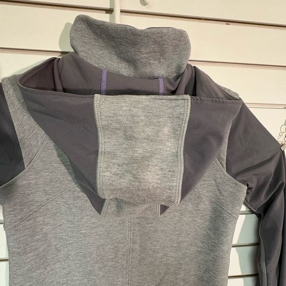 Ivivva Girls 12 Lululemon Style Jacket Grey Collar Hooded Zip Up Great Condition - Picture 11 of 15